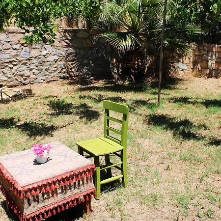 Pir Efes Konaklari
