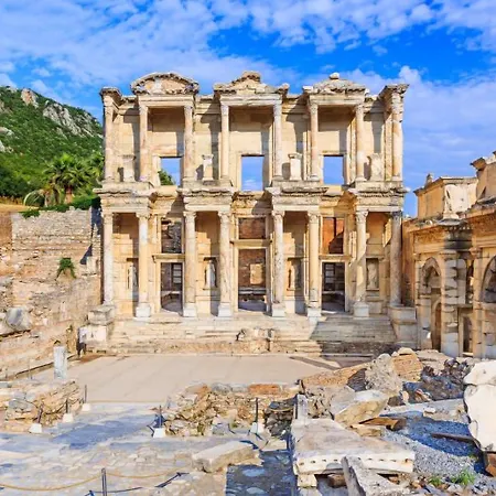 Pir Efes Konaklari فندق *